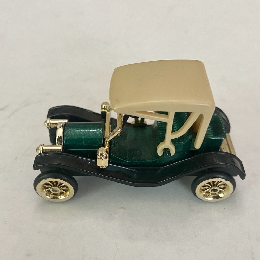 Highspeed green car  (B0722)